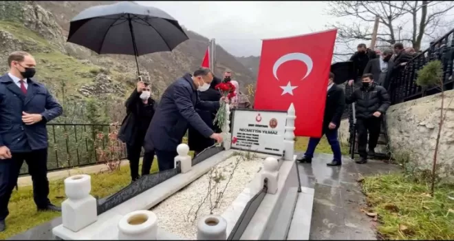 Şehit öğretmen Necmettin Yılmaz kabri başında anıldı
