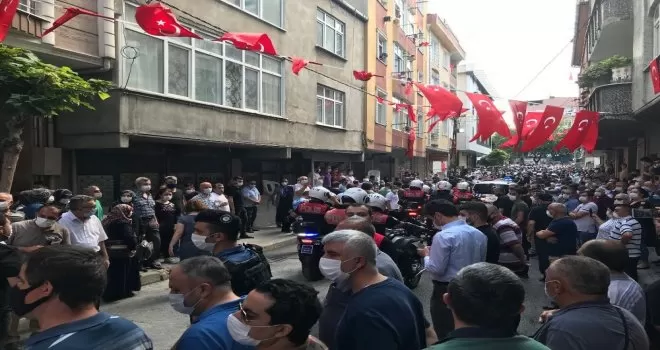 Şehit polisin naaşı helallik için evine getirildi

