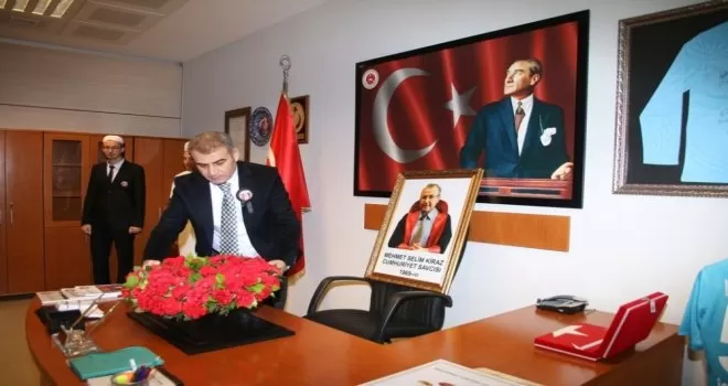 Şehit Savcı Kiraz, makam odasında anıldı
