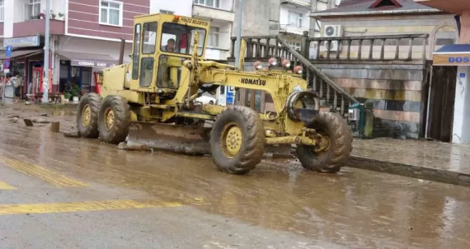Selin vurduğu Piraziz ilçesinde temizlik çalışmaları başladı
