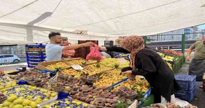 Semt pazarlarında sebze meyve fiyatları geriledi
