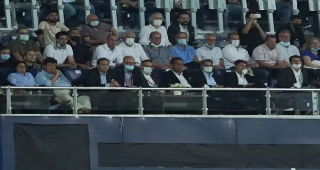 Şenol Güneş, Galatasaray - Randers maçında
