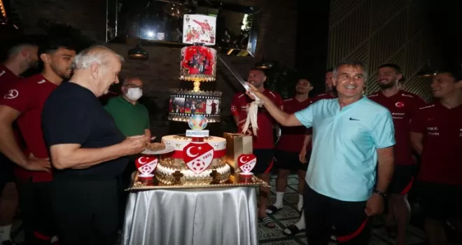 Şenol Güneş’in doğum günü kutlandı
