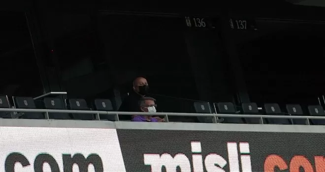 Şenol Güneş tribünde
