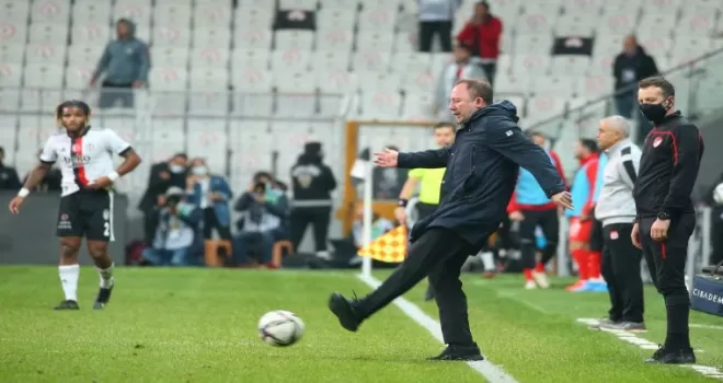 Sergen Yalçın kırmızı kart gördü
