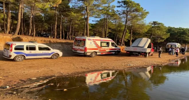 Serinlemek için girdiği gölde kayboldu
