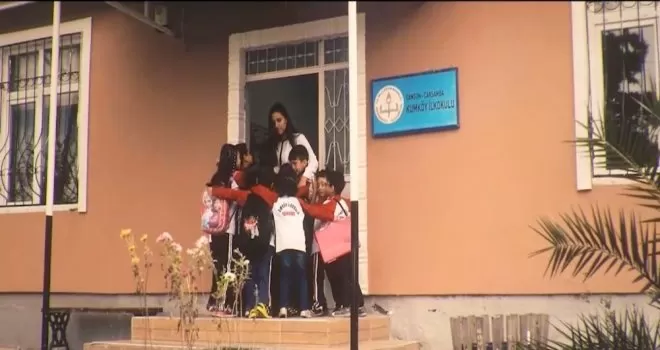 Sertab Erener’den öğretmenlere anlamlı hediye
