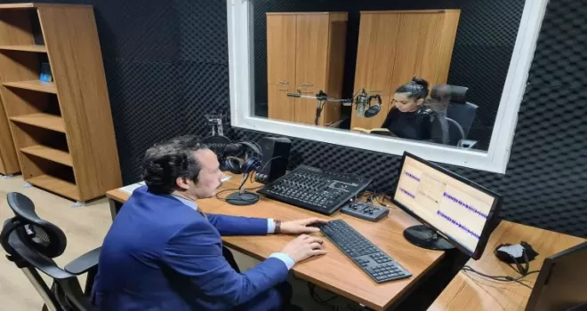 Sesli kütüphane okuyucularını arıyor
