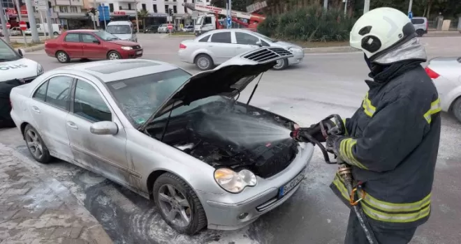 Seyir halindeki otomobilde yangın çıktı
