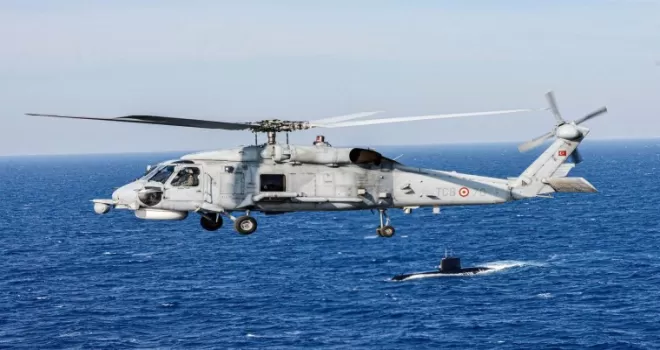 SH-70 helikopteri denize acil iniş yaptı!