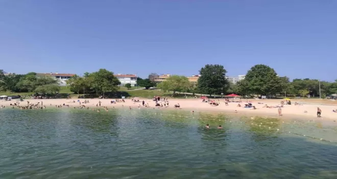 Sıcaktan bunalanlar Yeşilköy Sahiline koştu
