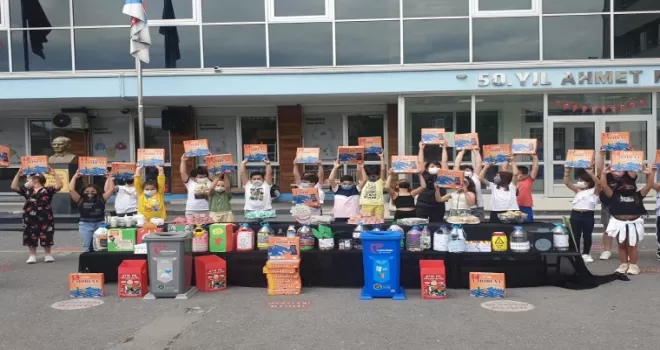 Sıfır Atık Projesinde pilleri getiren öğrenciler hediyeleri kaptı
