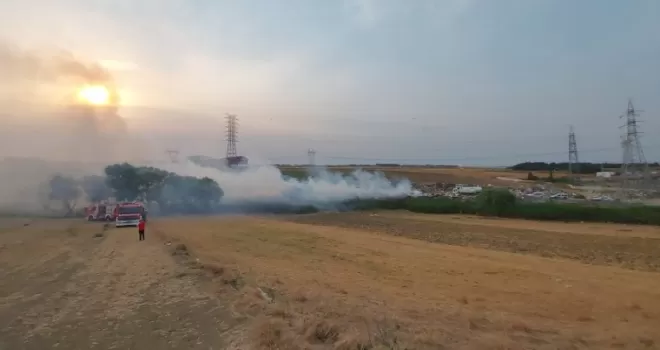 Silivri’de çöplük alanda yangın
