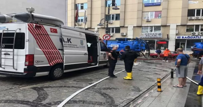 Silivri’de dükkanları su bastı
