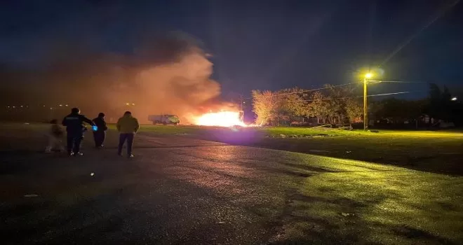 Silivri’de korkutan baraka yangını
