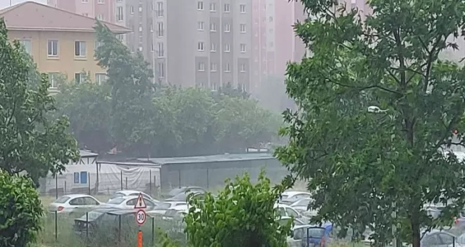 Silivri’de sağanak yağış su baskınlarına neden oldu
