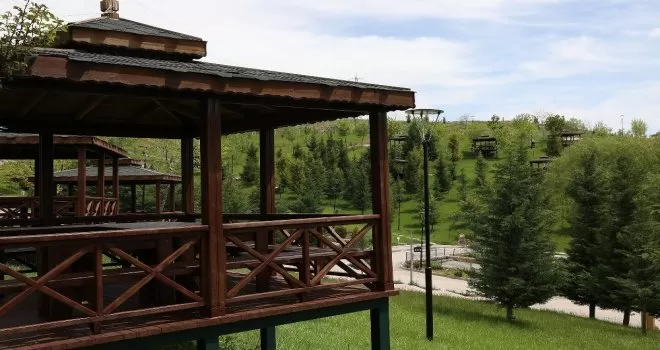 Sincan Belediyesi atölyesi çalışıyor, usta eller ilçeyi güzelleştiriyor
