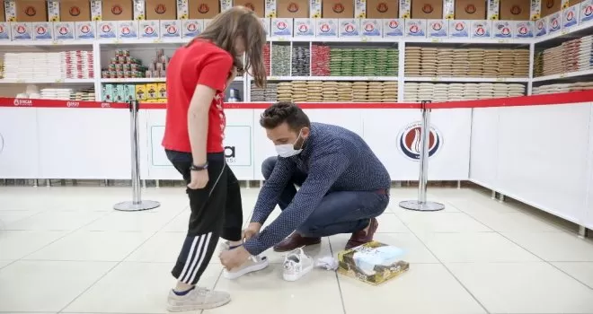 Sincan’da Yarım Elma Hayır Çarşısı hizmete girdi
