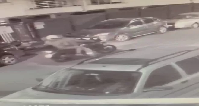 Şişli’de 20 saniyede motosiklet hırsızlığı kamerada
