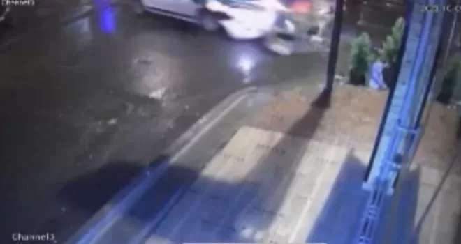 Şişli’de feci kazalar kamerada: Metrelerce sürüklenip, taklalar attı
