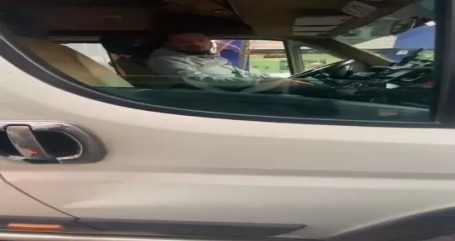 Şişli’de servis şoförü ile motosiklet sürücüsü arasında sözlü tartışma
