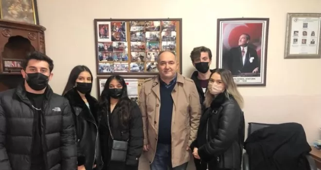 Sokağa atılan maske hayvanlar için büyük tehlike
