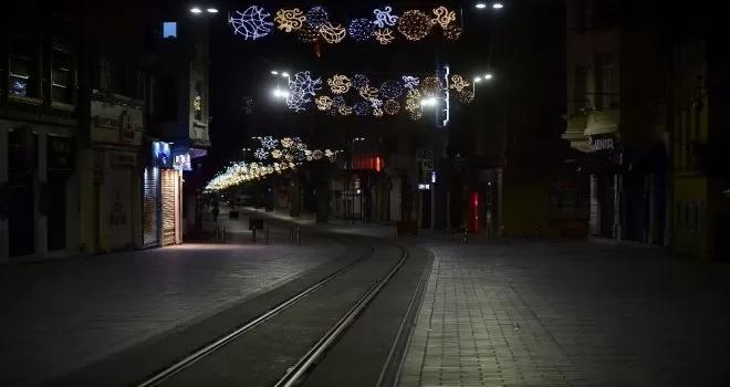 Sokağa çıkma kısıtlaması başladı, İstanbul’un yolları boşaldı
