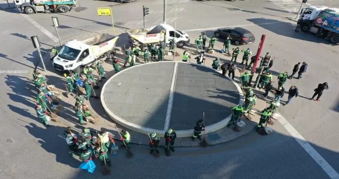 Sokağa çıkma kısıtlaması temizliğe çevrildi
