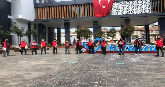 Sokağa çıkma yasağında vatandaşın ekmeği Ortahisar’dan
