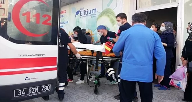 Sokakta oyuncak arabayla oynayan çocuğa minibüs çarptı
