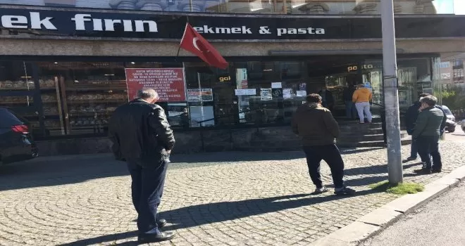 Sosyal mesafeli Ramazan pidesi sırası
