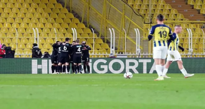 Spor Toto Süper Lig: Fenerbahçe: 1 - Altay: 1 (İlk yarı)
