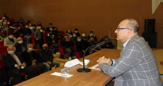 Spor yorumcusu Domaç, iletişim fakültesi öğrencileriyle buluştu
