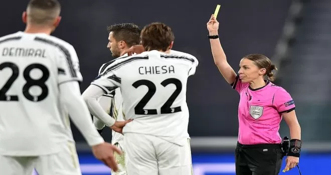 Stephanie Frappart, UEFA Şampiyonlar Ligi’nde tarihe geçti
