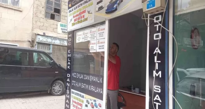 Sular altında kalacak ilçeden herkes taşınırken o yeni iş yeri açtı
