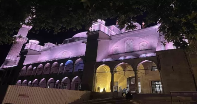 Sultanahmet Caminde ışık skandalı
