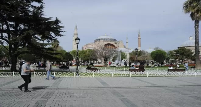 Sultanahmet esnafı pandemi öncesi günlerini arıyor
