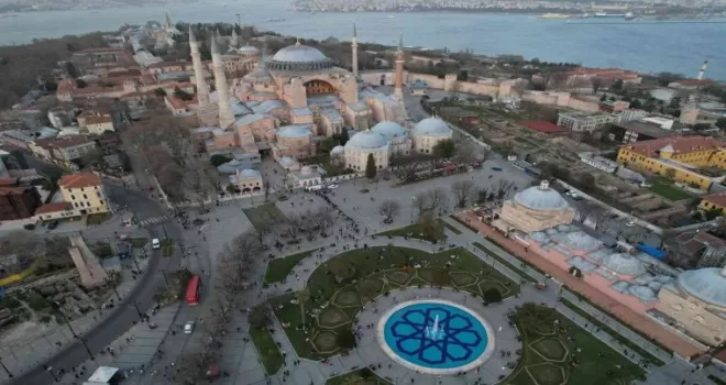Sultanahmet Meydanı’nda ilk iftar heyecanı
