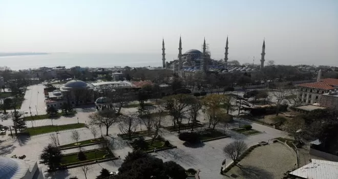Sultanahmet Meydanı sessizliğe büründü
