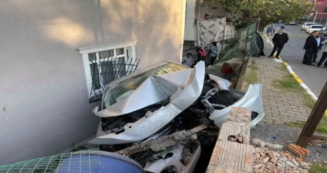 Sultanbeyli’de babasının otomobilini kaçıran çocuk dehşet saçtı: 1 yaralı

