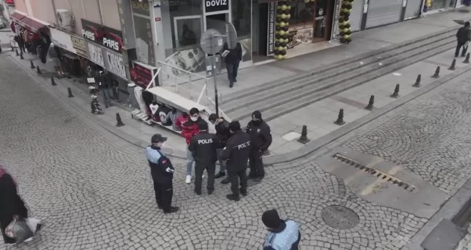 Sultanbeyli’de polis ekiplerinden droneli korona denetimi
