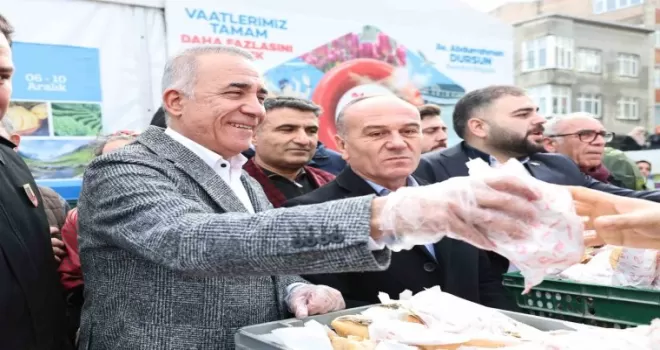 Sultangazi’de 3 ton hamsi dağıtıldı
