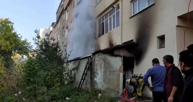 Sultangazi’de ayakkabı imalathanesinde yangın çıktı
