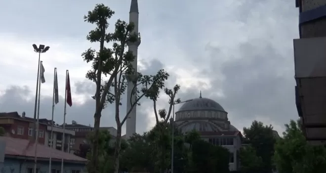 Sultangazi’de bir kişi ağaca asılı halde bulundu
