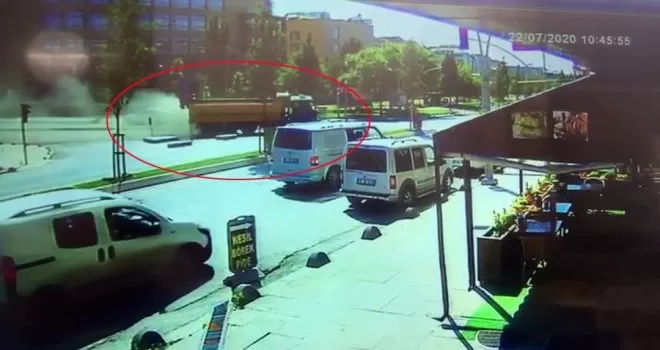 Sultangazi’de hafriyat kamyonu dehşeti kamerada
