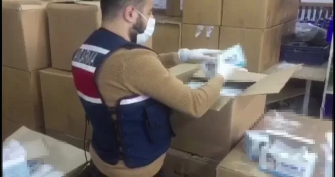 Sultangazi’de izinsiz üretilen 800 bin adet maske ele geçirildi
