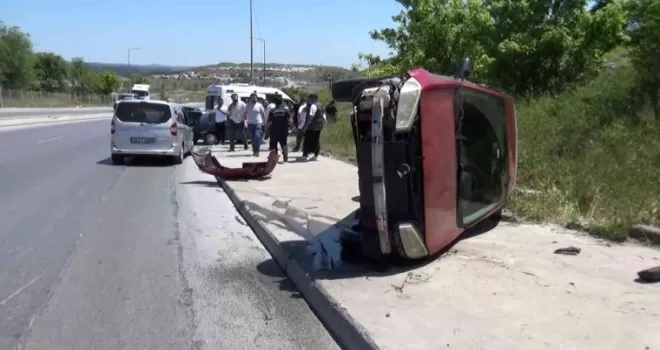 Sultangazi’de kontrolden çıkan otomobil takla attı
