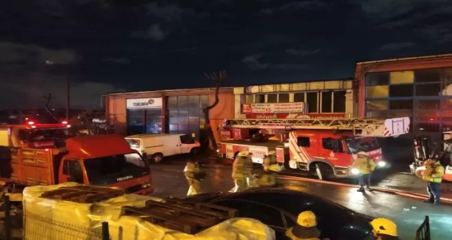 Sultangazi’de sanayi sitesinde yangın paniği
