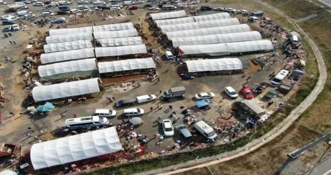 Sultangazi kurban pazarında hareketlilik havadan görüntülendi
