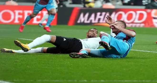 Süper Lig: Beşiktaş: 0 - Trabzonspor: 1 (İlk yarı)
